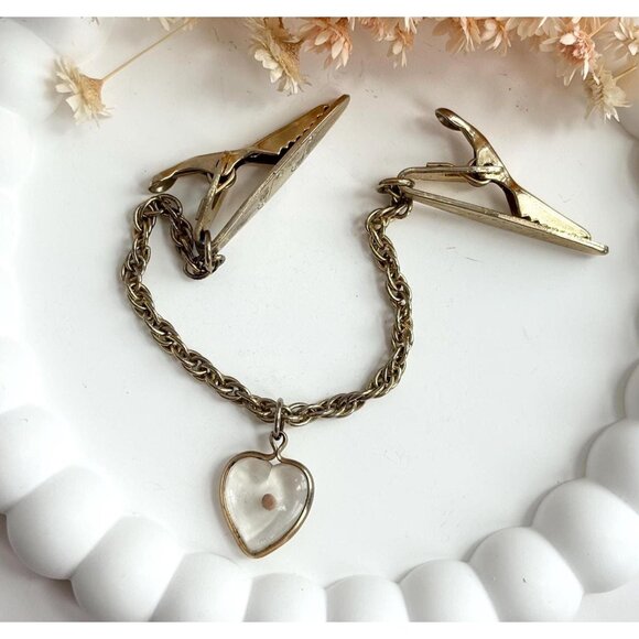 Mustard Seed Set in Heart Shaped Charm Vintage Gold Toned Chainlink Sweater Clip - Picture 1 of 10